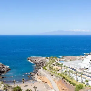 https://lovely-modern-studio-with-an-incredible-view.adeje-hotels.com